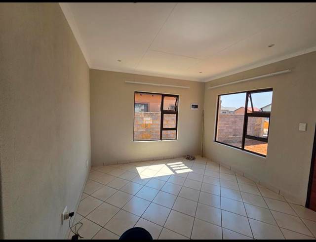 3 BEDROOM HOUSE FOR SALE IN SALFIN